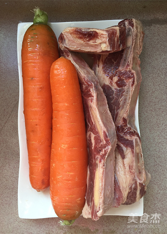 胡萝卜烧牛腩