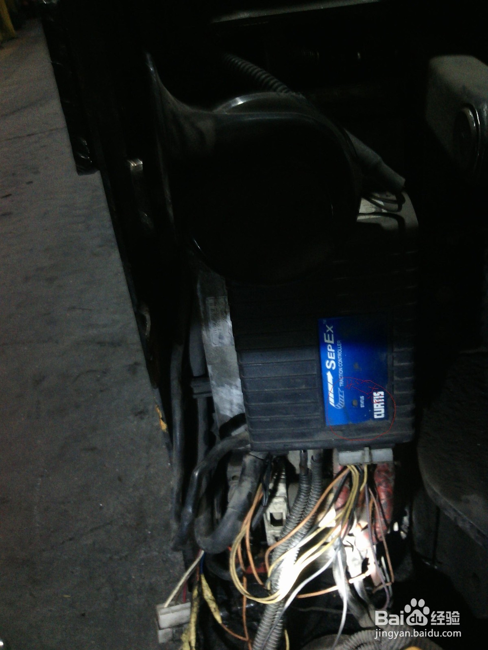 工厂用2T拖头车不能前后移动怎么办