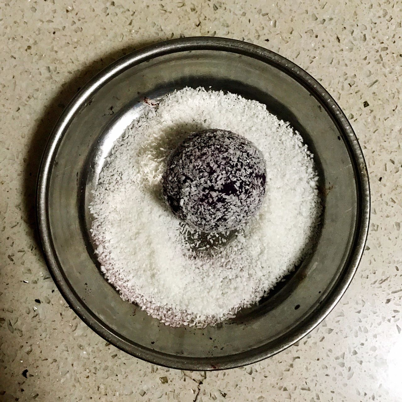 草莓椰蓉紫薯球最简单的做法,快来学学吧!