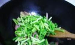 豆豉蒜苔炒午餐肉的做法