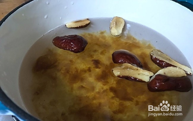 桃胶煮粥的做法