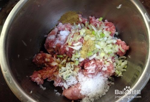 厨房挑战之荤菜茄汁西葫芦猪肉饼怎么做?