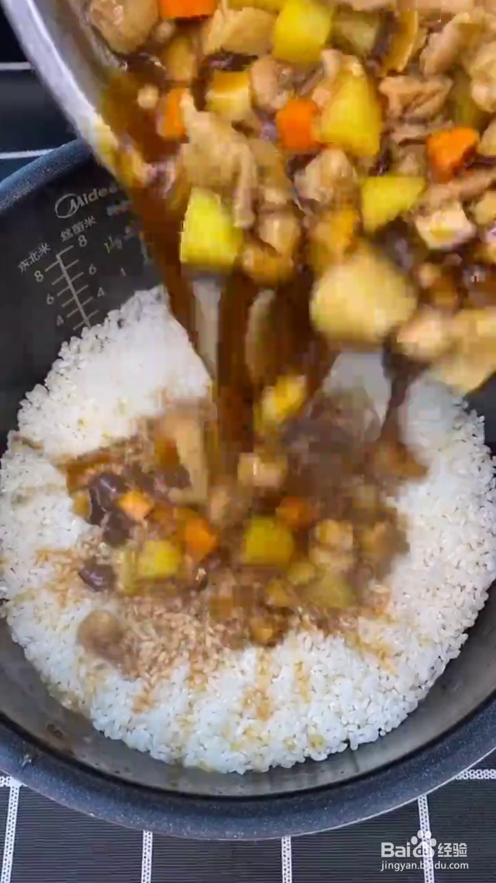 如何制作好吃的鸡腿肉焖饭？