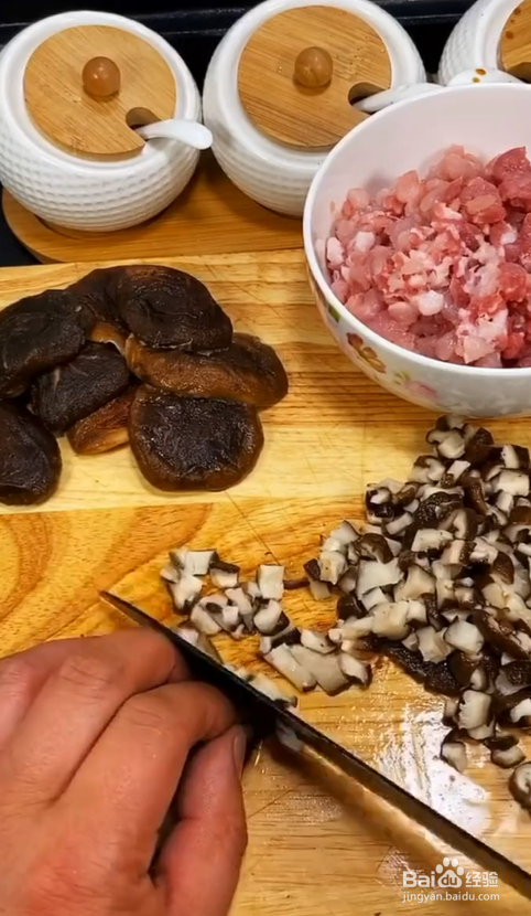 如何简单制作美味的香菇肉酱