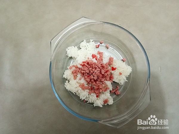 如何制作海苔火腿饭团