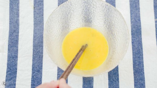 紫菜银鱼鸡蛋糕