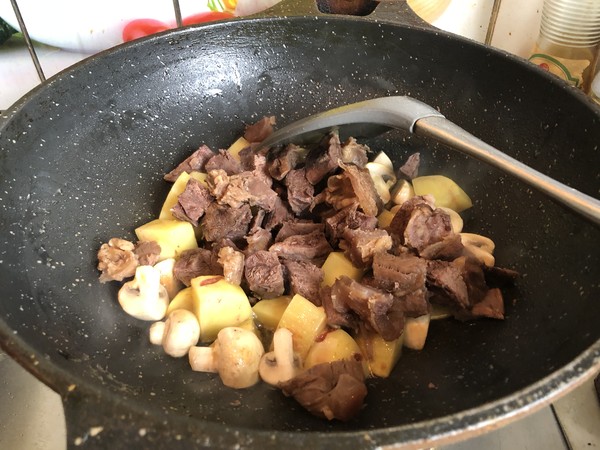 咖喱土豆炖牛肉