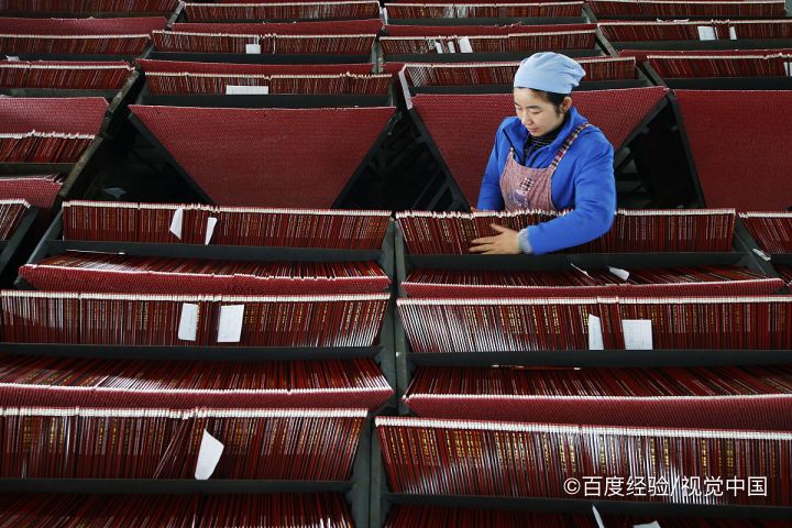 铅笔由什么材料制作
