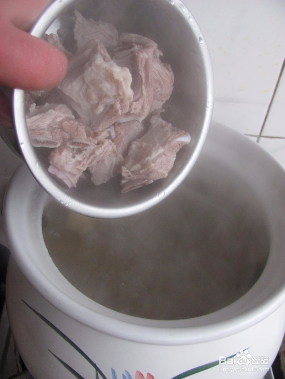 玉米板栗排骨汤的做法