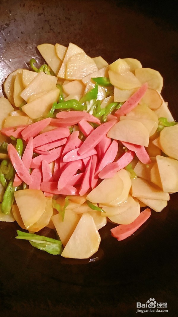 怎样做出一道下饭的土豆炒火腿肠