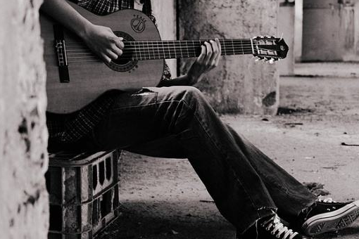 电吉他什么是五弦三品