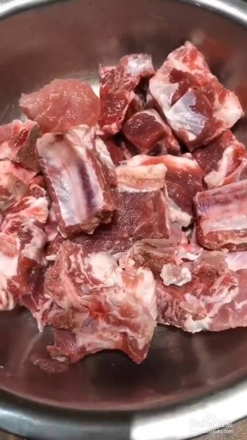 怎样做莲藕玉米排骨汤?