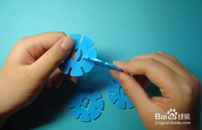 雪花片如何拼装小帆船图形