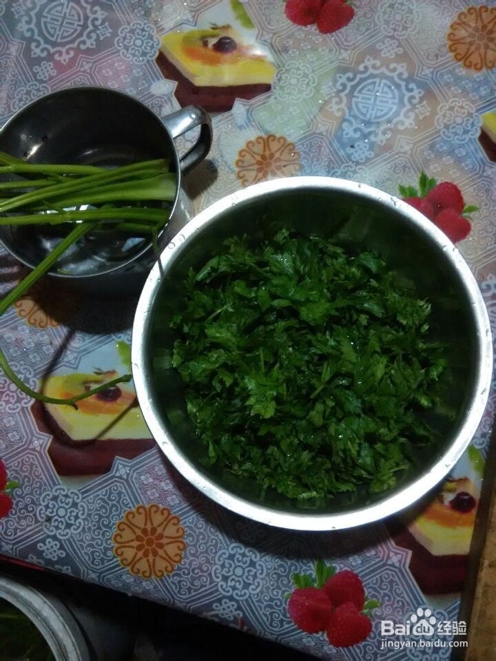 芹菜叶子更好吃啊,凉拌芹菜叶