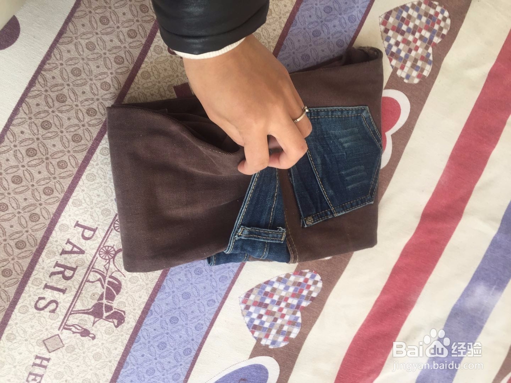 牛仔裤的折叠收纳方法
