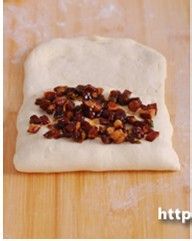 外酥内软的发面饼。『主食肉饼』