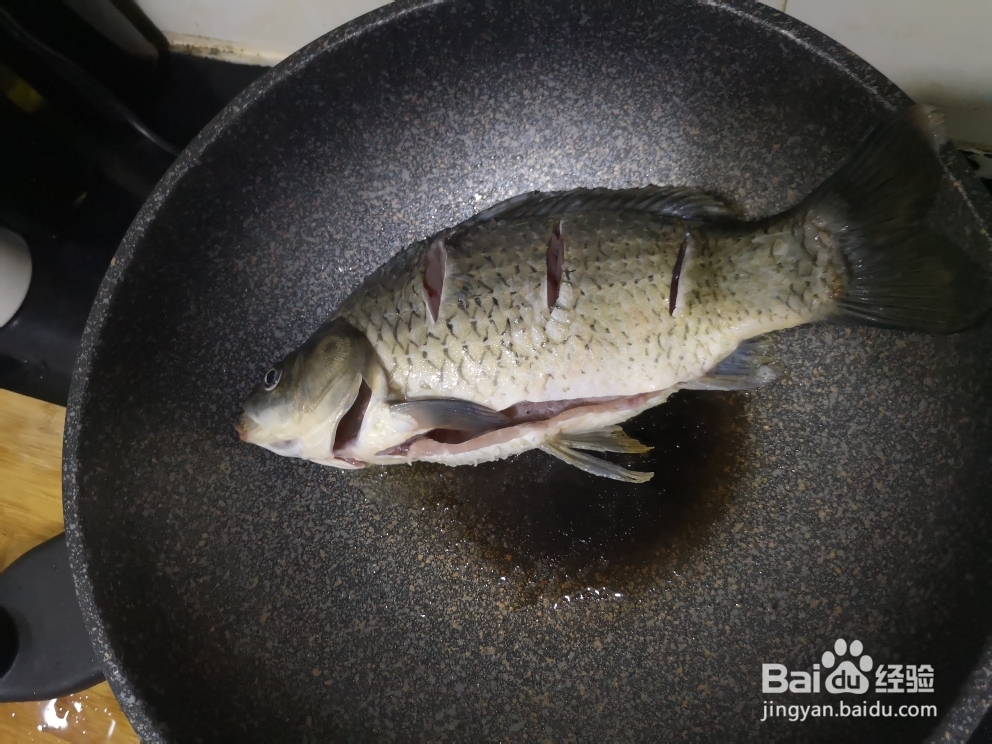 怎么做奶白奶白鲫鱼豆腐汤？