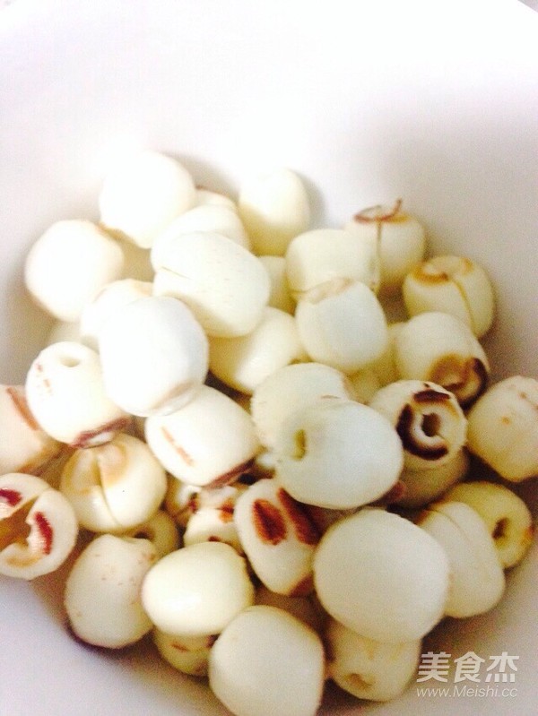 火龙果莲子红枣银耳汤