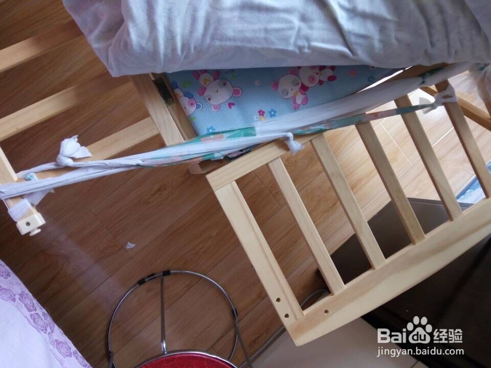 把宝宝的婴儿床改造扩宽变成大床