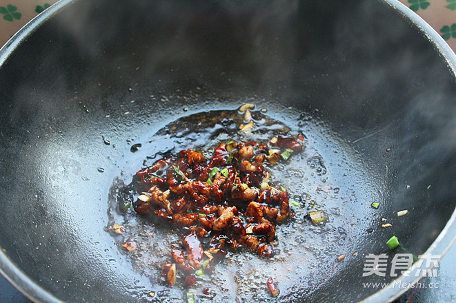 肉粒娃娃菜的做法