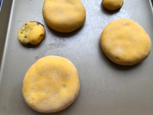南瓜紫薯发面饼的做法