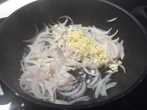 黑椒鸡丝意面怎么做？鱼香肉丝版意大利面教程