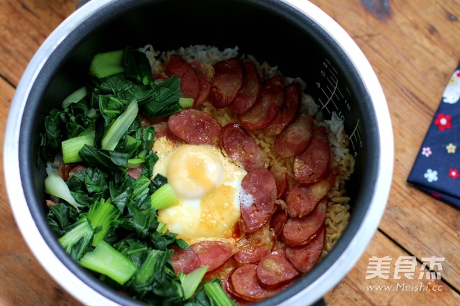 广式腊肠煲仔饭