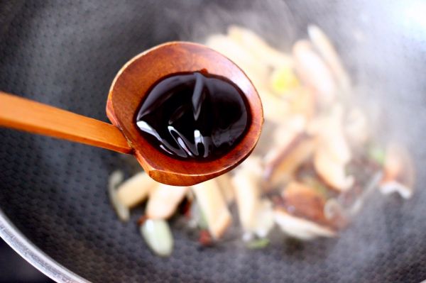 芹菜香菇北极虾小炒