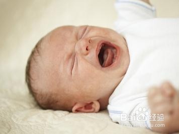 如何防止孩子呛奶?