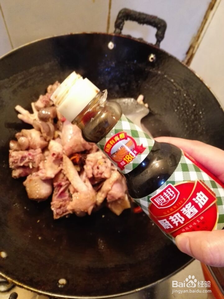 怎样制作公鸡烧板粟？