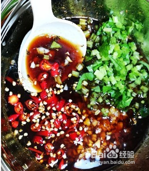 正宗傣味舂鸡脚的做法