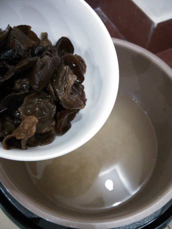 海鲜糙米木耳粥