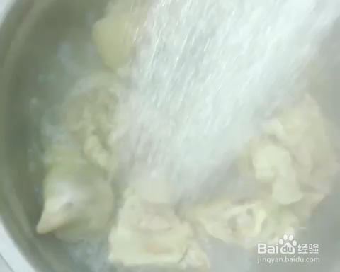 每日美食-猪蹄花儿可以吸的猪蹄的做法