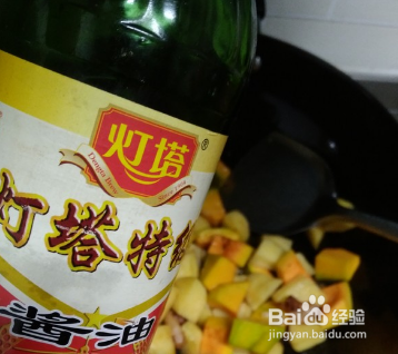 制作土豆炖南瓜