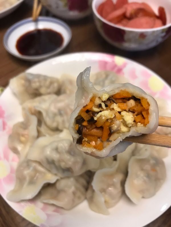 胡萝卜鸡蛋水饺