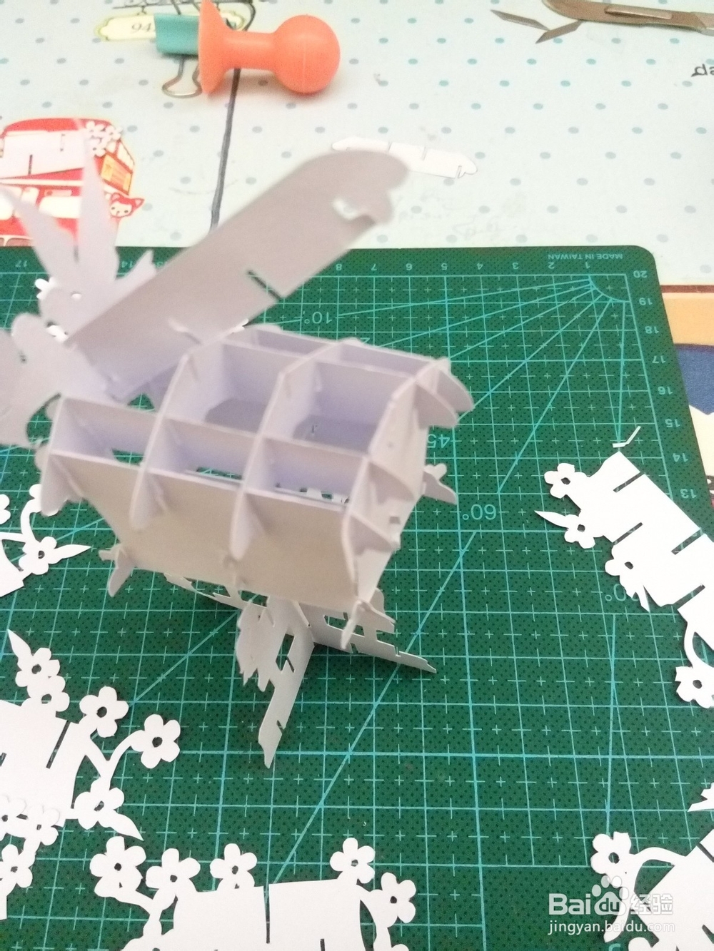 DIY手工剪纸3D立体鸟屋