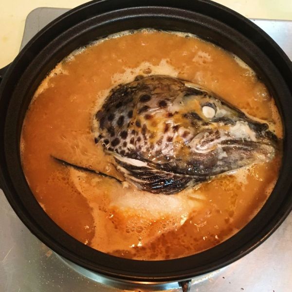 三文鱼头海鲜火锅