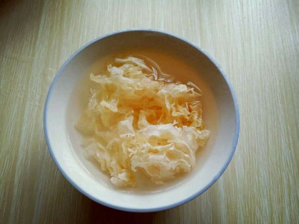 冰糖红枣银耳雪梨汤