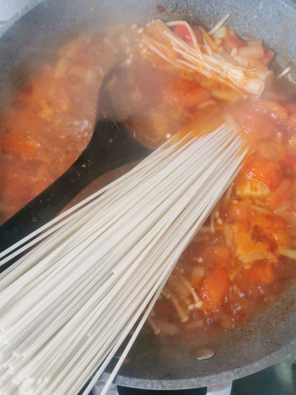 爱吃番茄的小伙伴不能错过的番茄肥牛煎蛋面