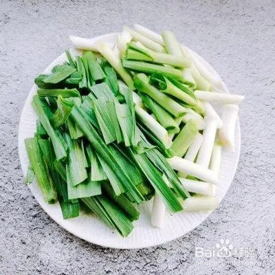 大蒜苗炒鱼饼