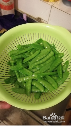 荷兰豆炒香肠的做法