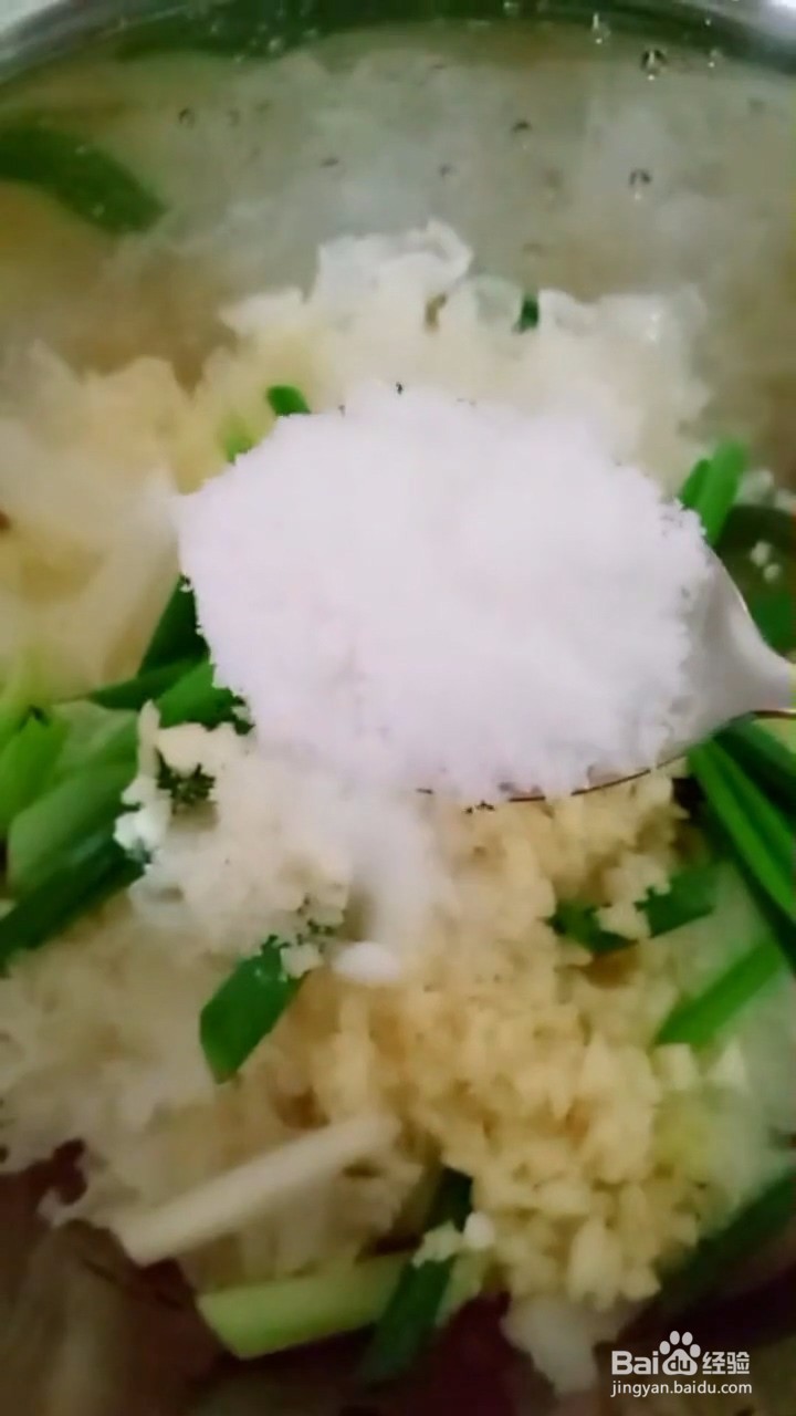 如何自制美味好吃的凉拌银耳