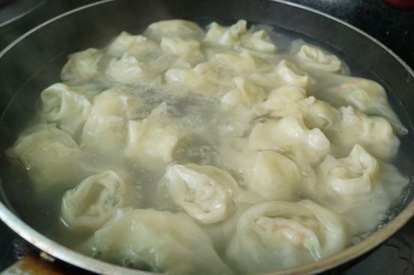 鲜虾芹菜大馄饨