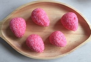 食补佳品草莓饭团的做法