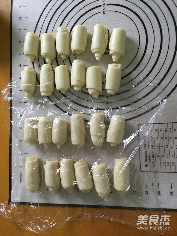 蛋黄酥的家常做法