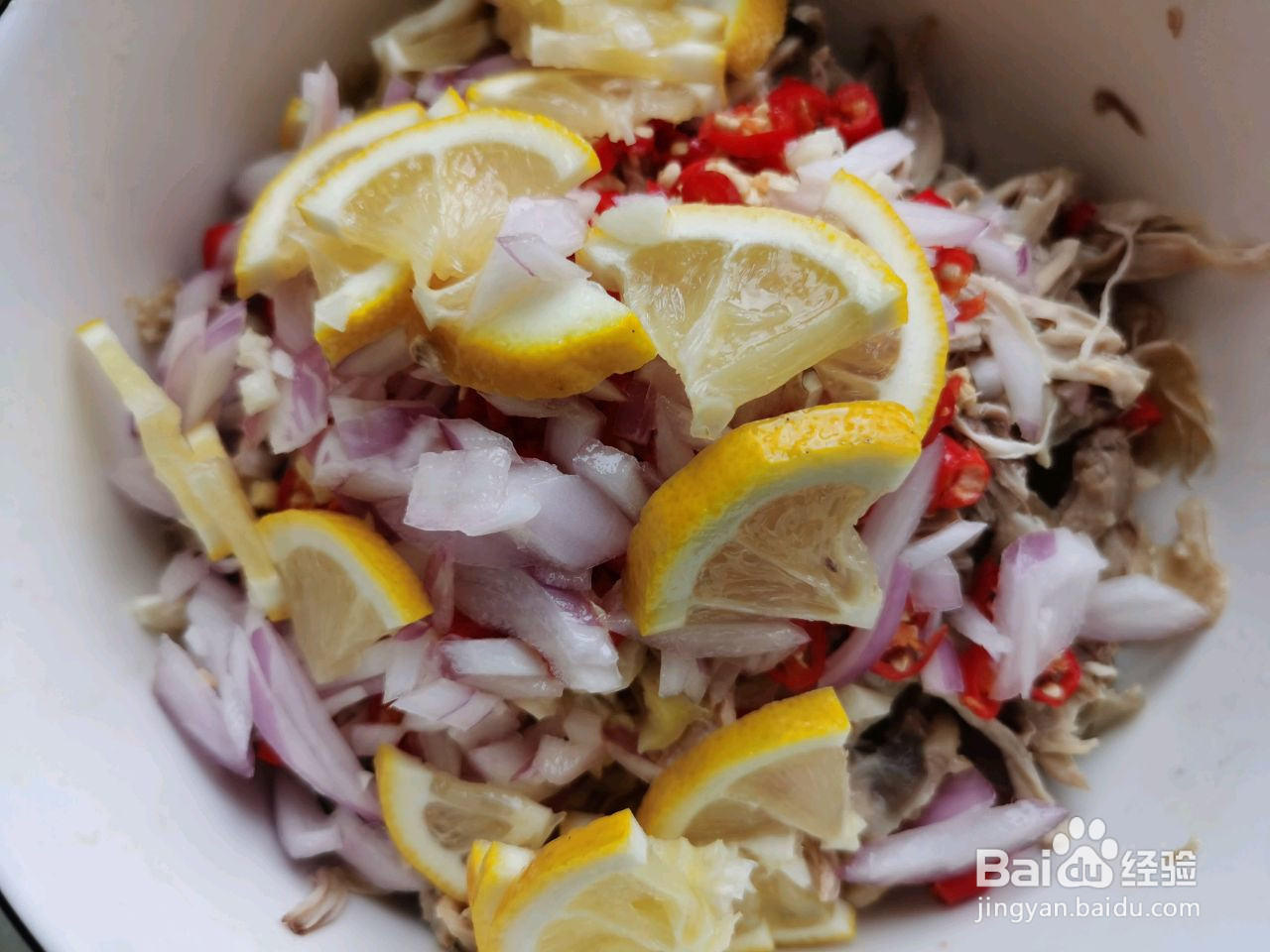 手撕柠檬鸡腿肉的做法