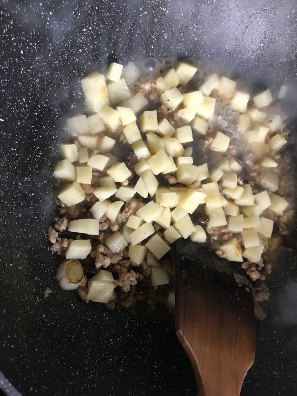 土豆香菇酱捞面