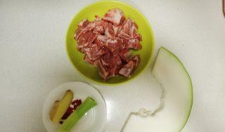 冬瓜排骨汤怎么做？