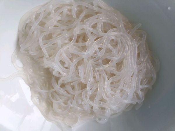 鸡丝凉拌魔芋丝