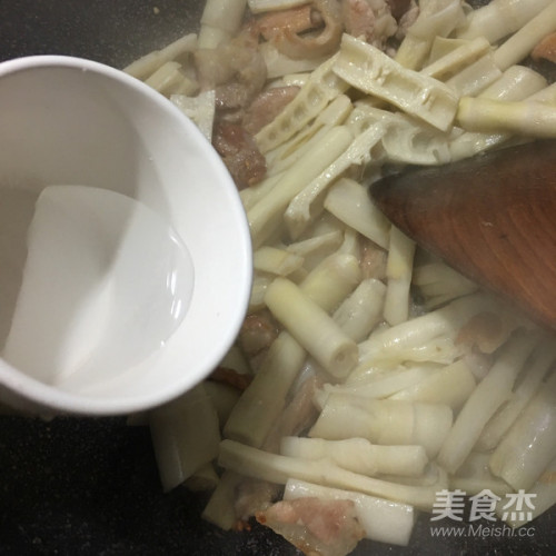 春筍炒肉片的做法